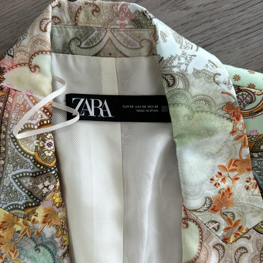 Zara Blazer - Picture 2 of 2